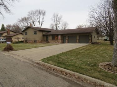 902 10th Street S, Benson, MN 56215