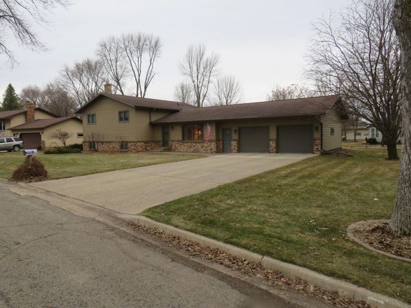 902 10th Street S, Benson, MN 56215