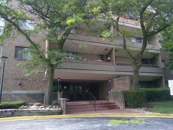 5 E Carriageway Drive , Unit 210, Hazel Crest, IL 60429