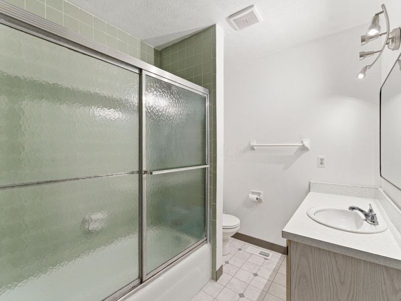 1213 Woodbrook Court, Unit 34, Columbus, OH 43223 Photo 10