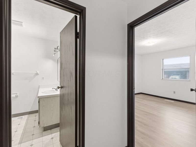 1213 Woodbrook Court, Unit 34, Columbus, OH 43223 Photo 3