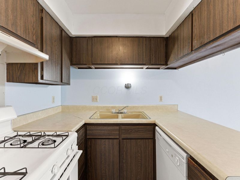 1213 Woodbrook Court, Unit 34, Columbus, OH 43223 Photo 6