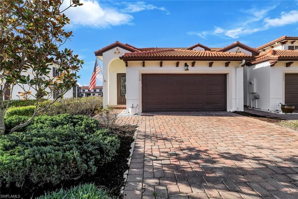 7918 Bristol Cir, Naples, FL 34120 Main Photo