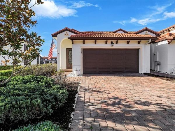 7918 Bristol CIR, NAPLES, FL 34120
