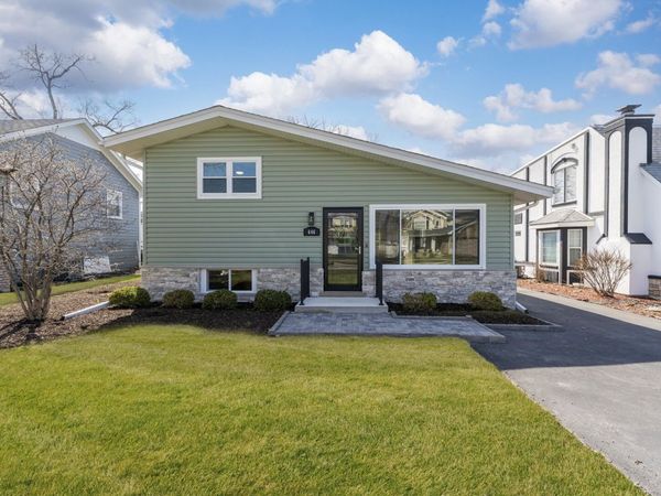 646 W Babcock Avenue, Elmhurst, IL 60126