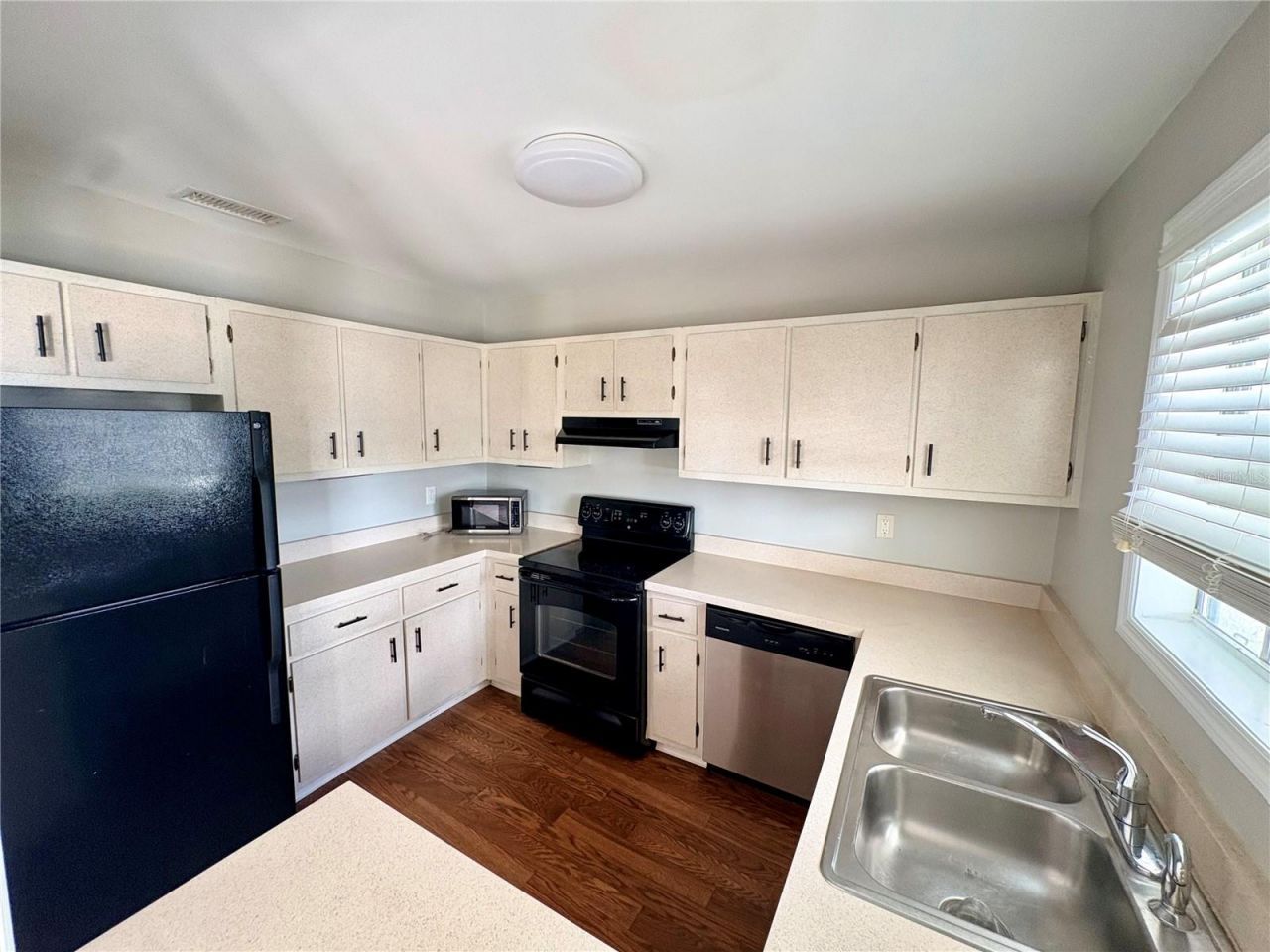 204 Pompano Drive Se, Unit D, Saint Petersburg, FL 33705 Photo