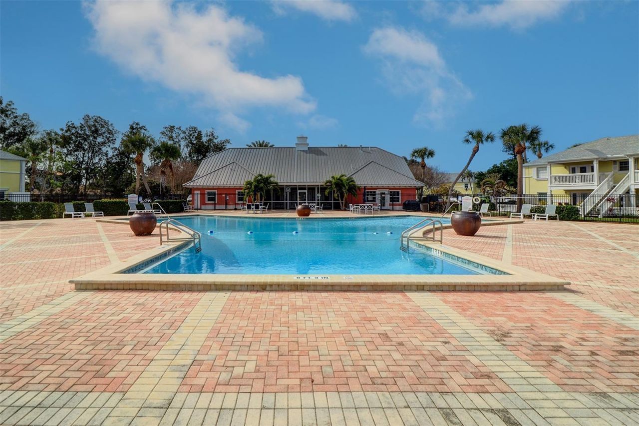 204 Pompano Drive Se, Unit D, Saint Petersburg, FL 33705 Photo