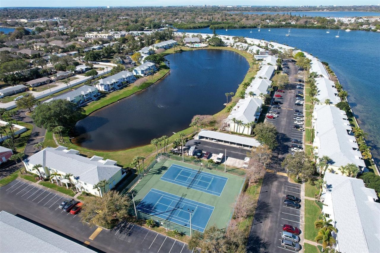 204 Pompano Drive Se, Unit D, Saint Petersburg, FL 33705 Photo