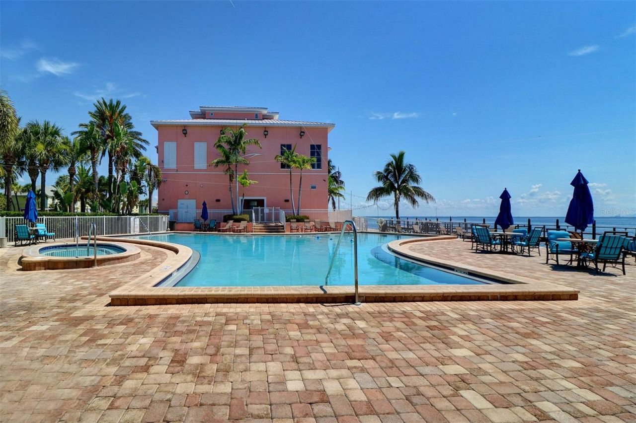 204 Pompano Drive Se, Unit D, Saint Petersburg, FL 33705 Photo