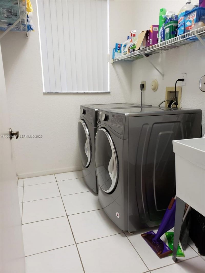 1582 NW 182nd Way , Pembroke Pines, FL 33029 Photo