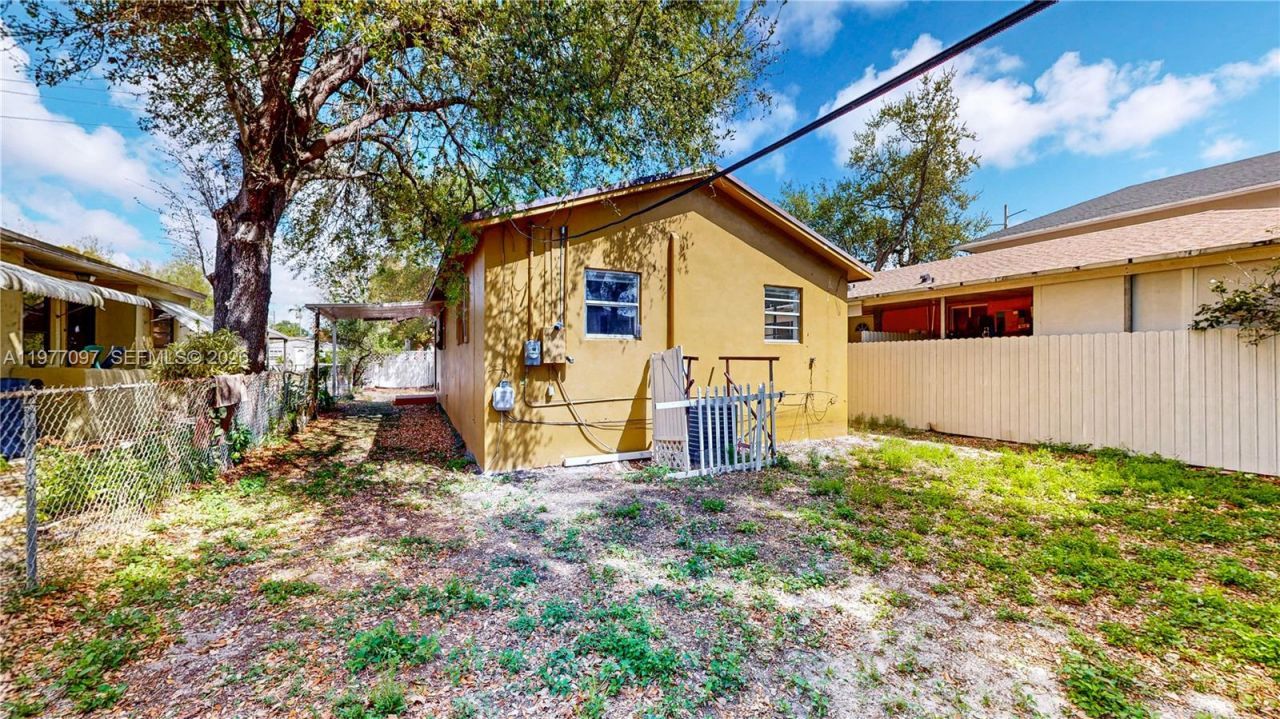 2760 NW 58th St , Miami, FL 33142 Photo