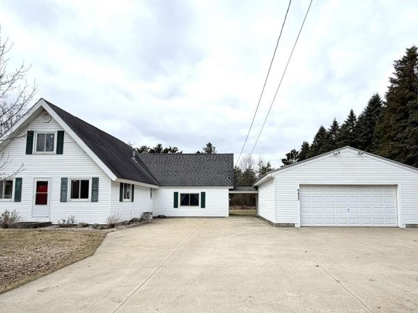 6455 Geneva Road N, Coleman, MI 48618