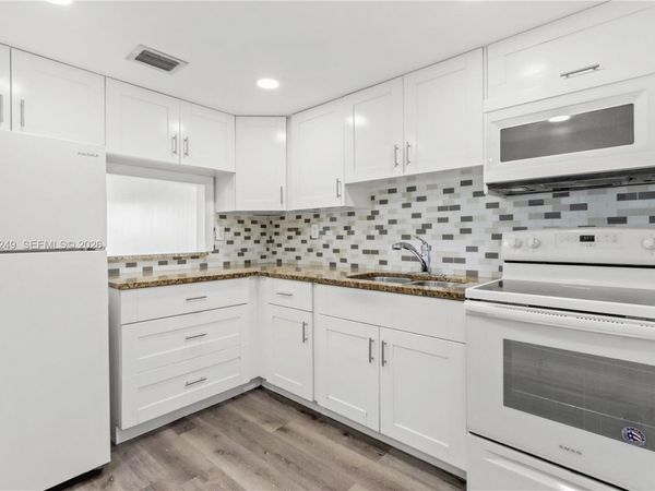 1855 W 60th St, Unit 311, Hialeah, FL 33012