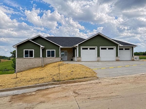 1106 Ione Drive, Peosta, IA 52068