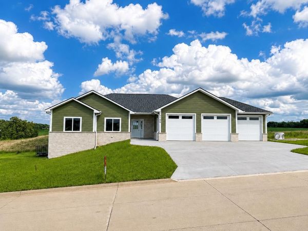 1106 Ione Drive, Peosta, IA 52068