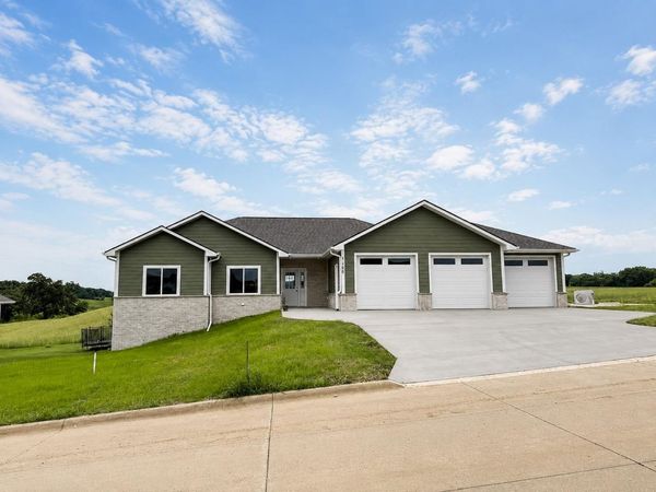 1106 Ione Drive, Peosta, IA 52068