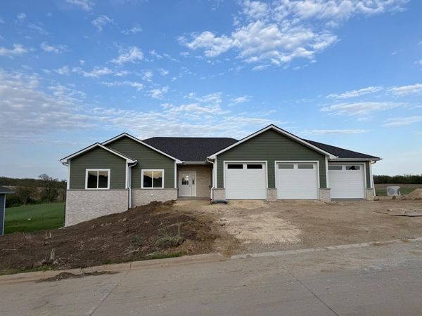 1106 Ione Drive, Peosta, IA 52068