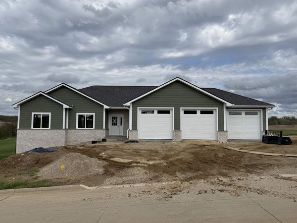 1106 Ione Drive, Peosta, IA 52068