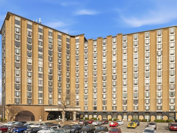 1 Renaissance Place , Unit 709, Palatine, IL 60067