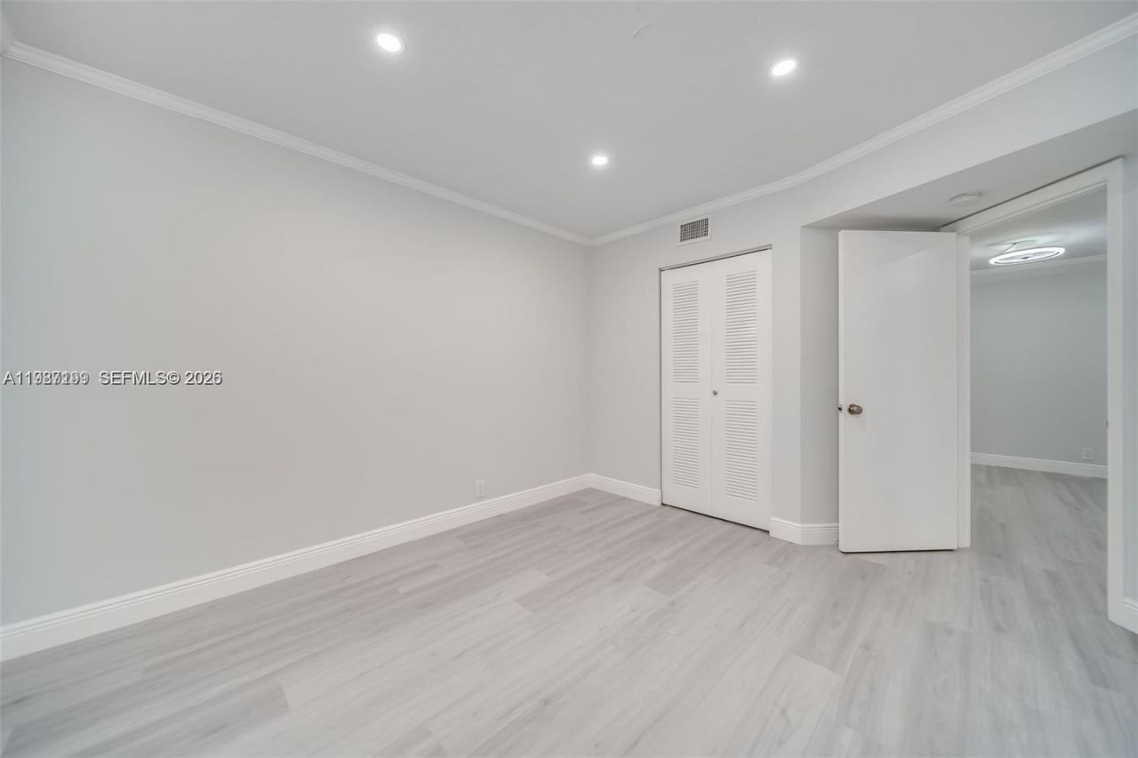 677 Trace Cir, Unit 211, Deerfield Beach, FL 33441 Photo