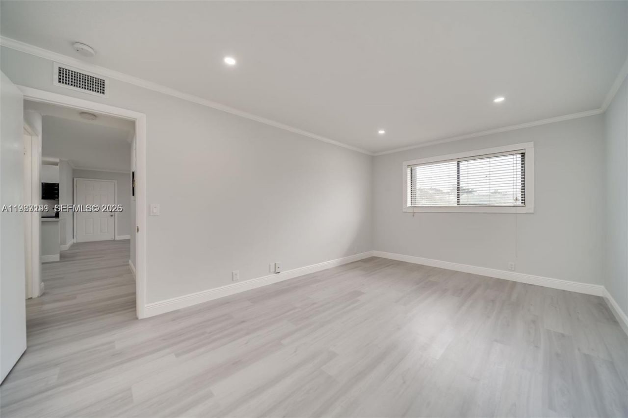 677 Trace Cir, Unit 211, Deerfield Beach, FL 33441 Photo