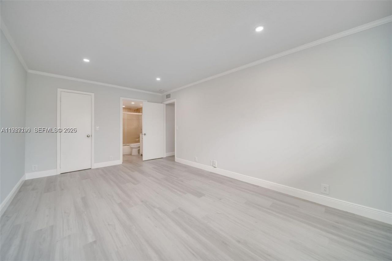 677 Trace Cir, Unit 211, Deerfield Beach, FL 33441 Photo