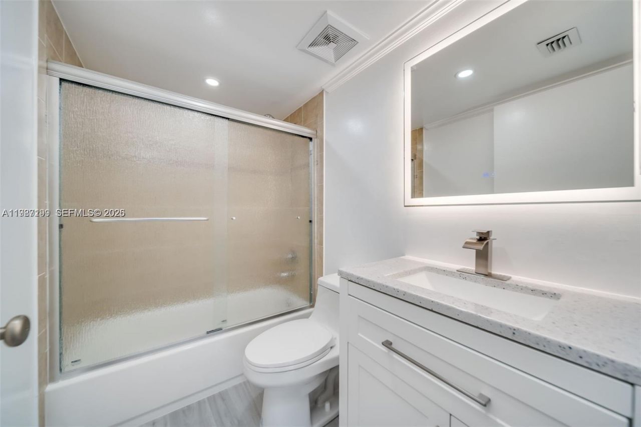 677 Trace Cir, Unit 211, Deerfield Beach, FL 33441 Photo