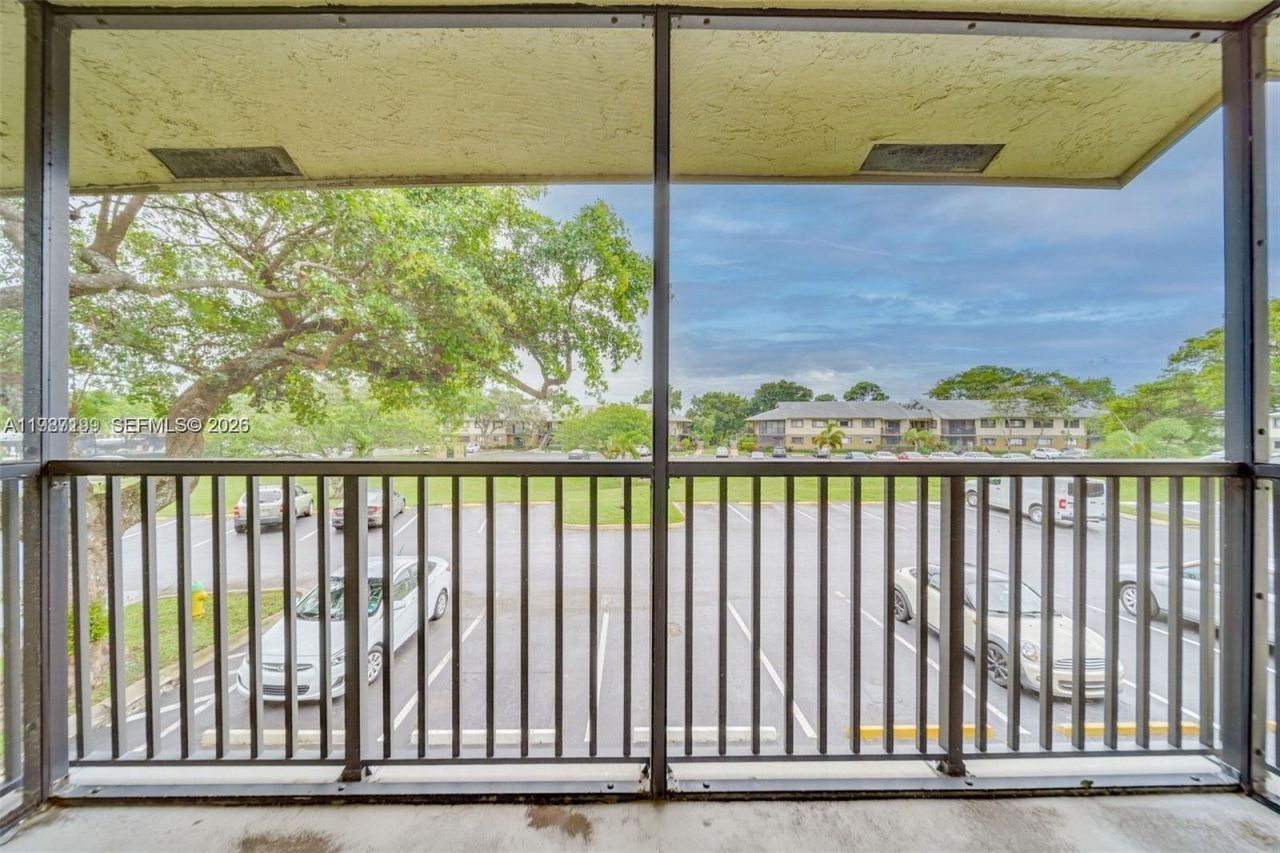677 Trace Cir, Unit 211, Deerfield Beach, FL 33441 Photo