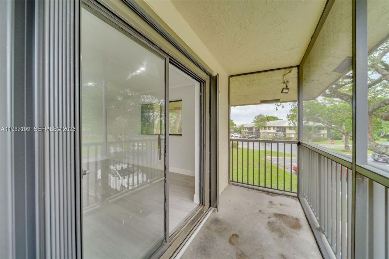 677 Trace Cir, Unit 211, Deerfield Beach, FL 33441 Photo