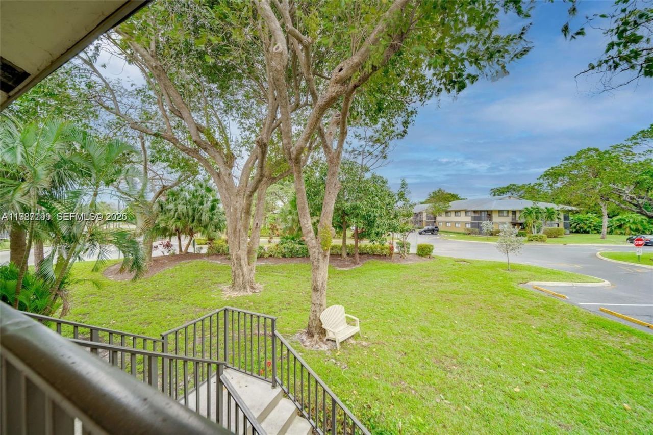 677 Trace Cir, Unit 211, Deerfield Beach, FL 33441 Photo