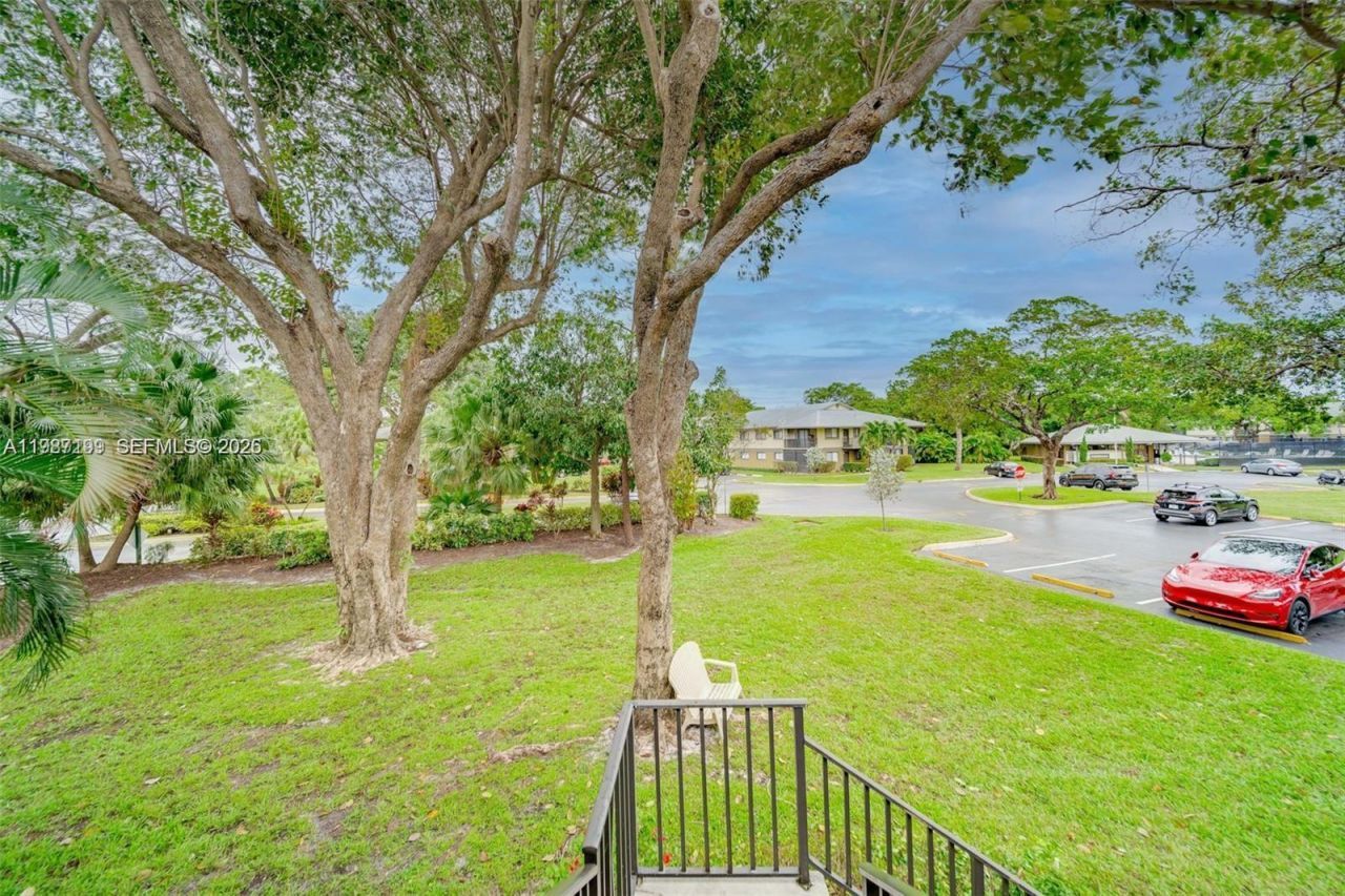677 Trace Cir, Unit 211, Deerfield Beach, FL 33441 Photo