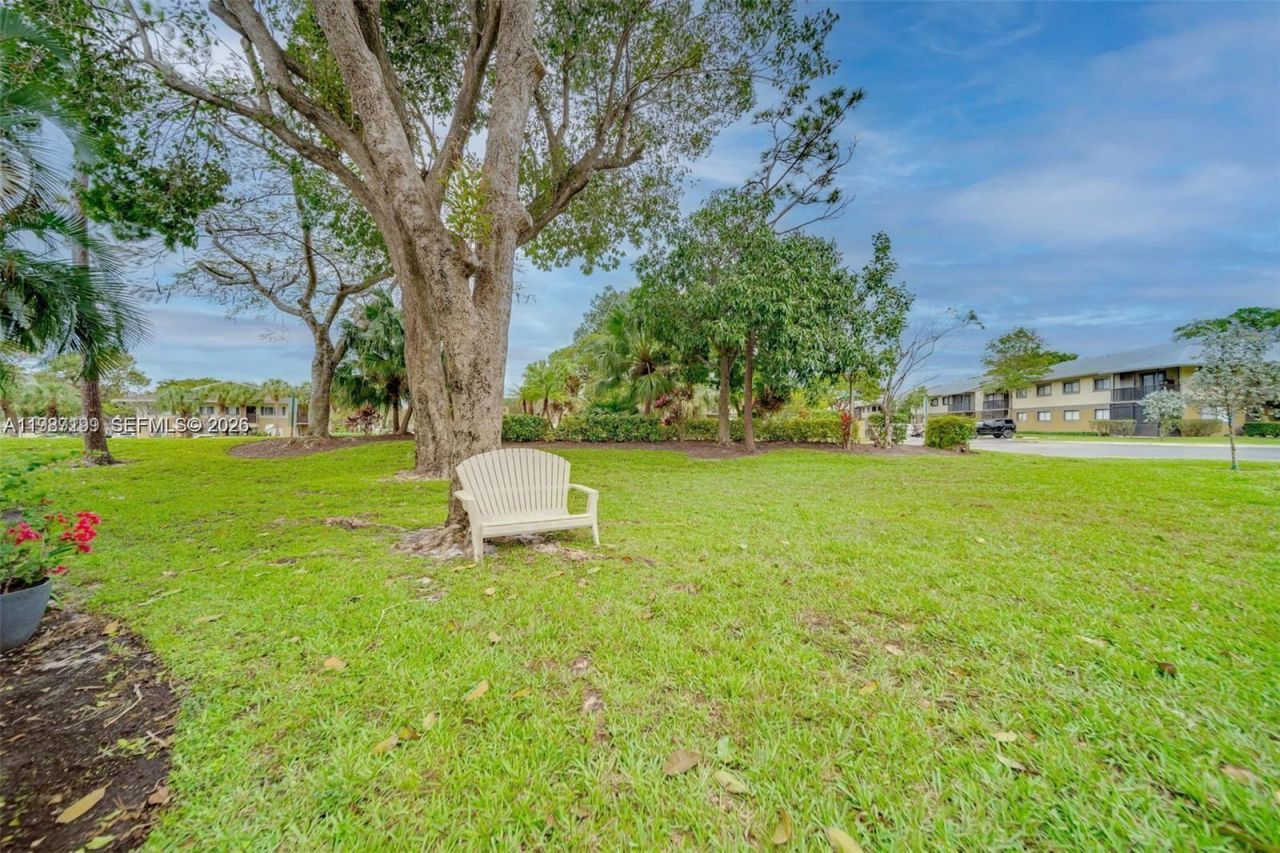 677 Trace Cir, Unit 211, Deerfield Beach, FL 33441 Photo