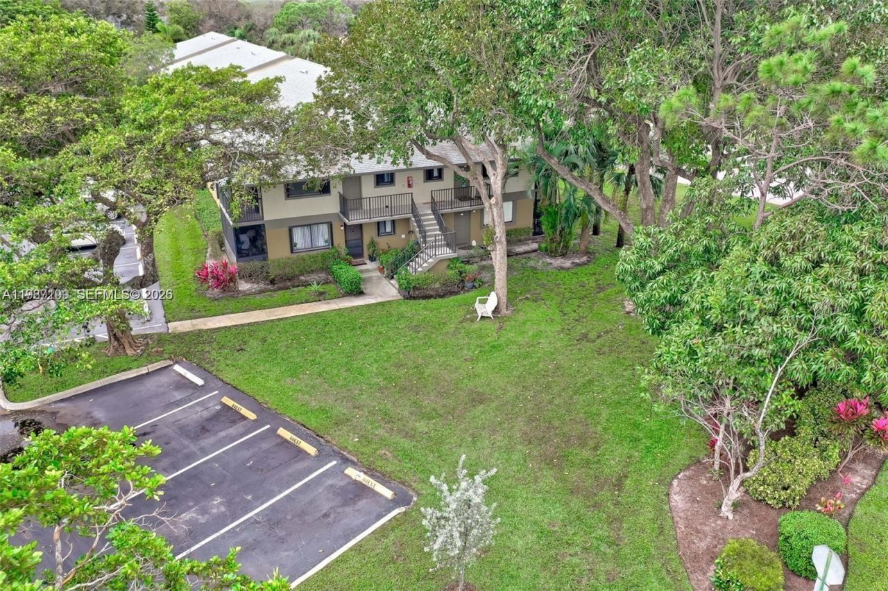 677 Trace Cir, Unit 211, Deerfield Beach, FL 33441 Photo