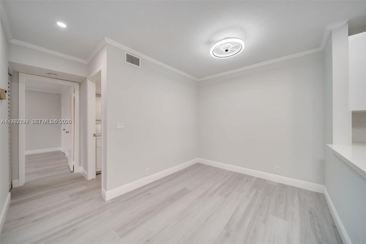 677 Trace Cir, Unit 211, Deerfield Beach, FL 33441 Photo