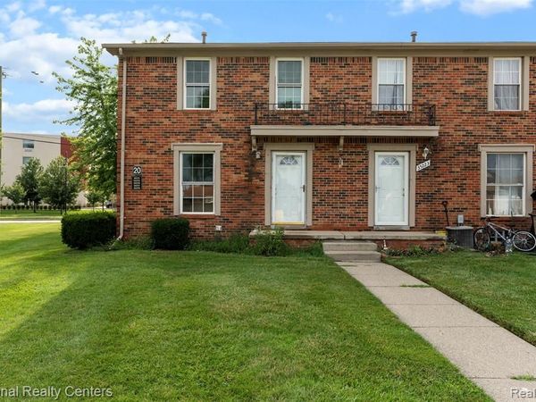 35221 Tall Oaks Drive, Sterling Heights, MI 48312