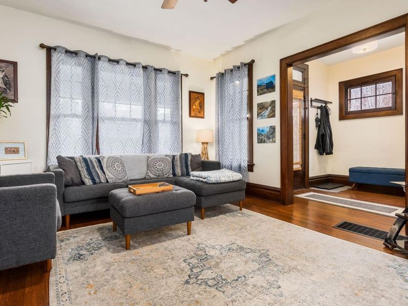 2555 Glenmawr Avenue, Columbus, OH 43202 Photo 3