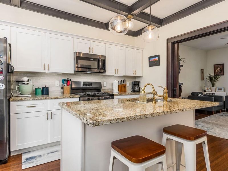 2555 Glenmawr Avenue, Columbus, OH 43202 Photo 8