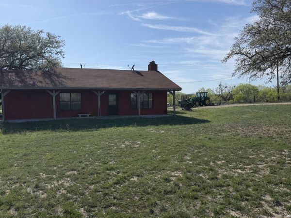 1155 Jones, Kingsbury, TX 78638