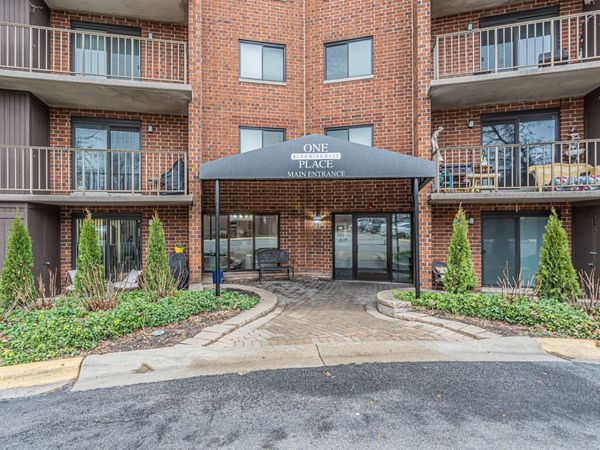 Unit 407, Bloomingdale, IL 60108