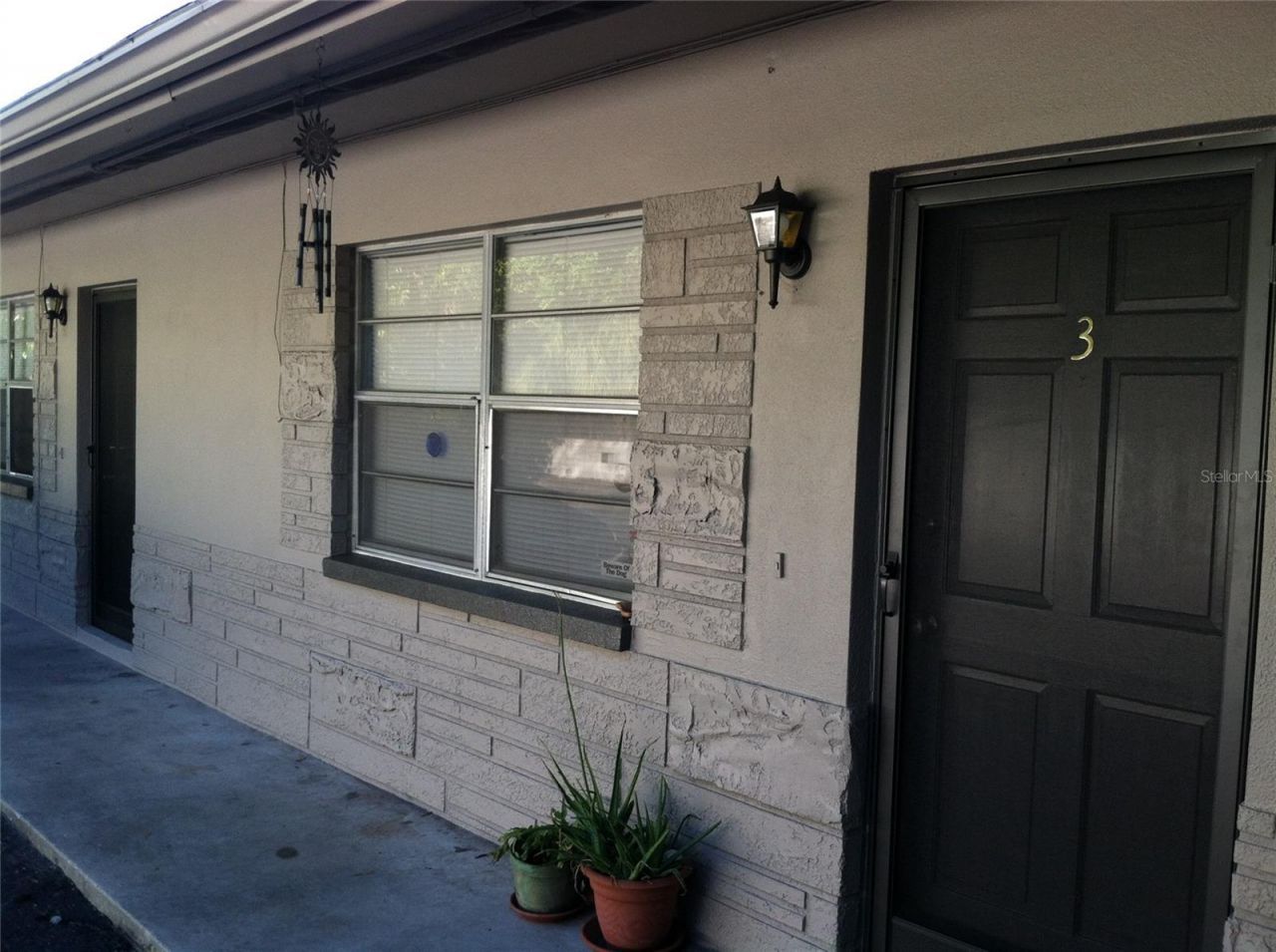 135 NE Madison Circle N, Saint Petersburg, FL 33702 Main Photo