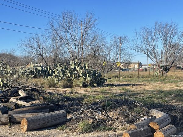 1501 1st, Carrizo Springs, TX 78834