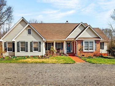 241 TRUSLOWS LN, Nellysford, VA 22958