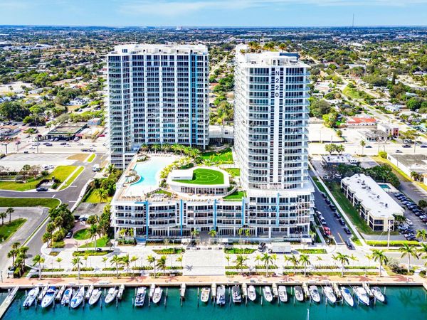 220 Lake Shore Drive, Unit 1010, Lake Park, FL 33403