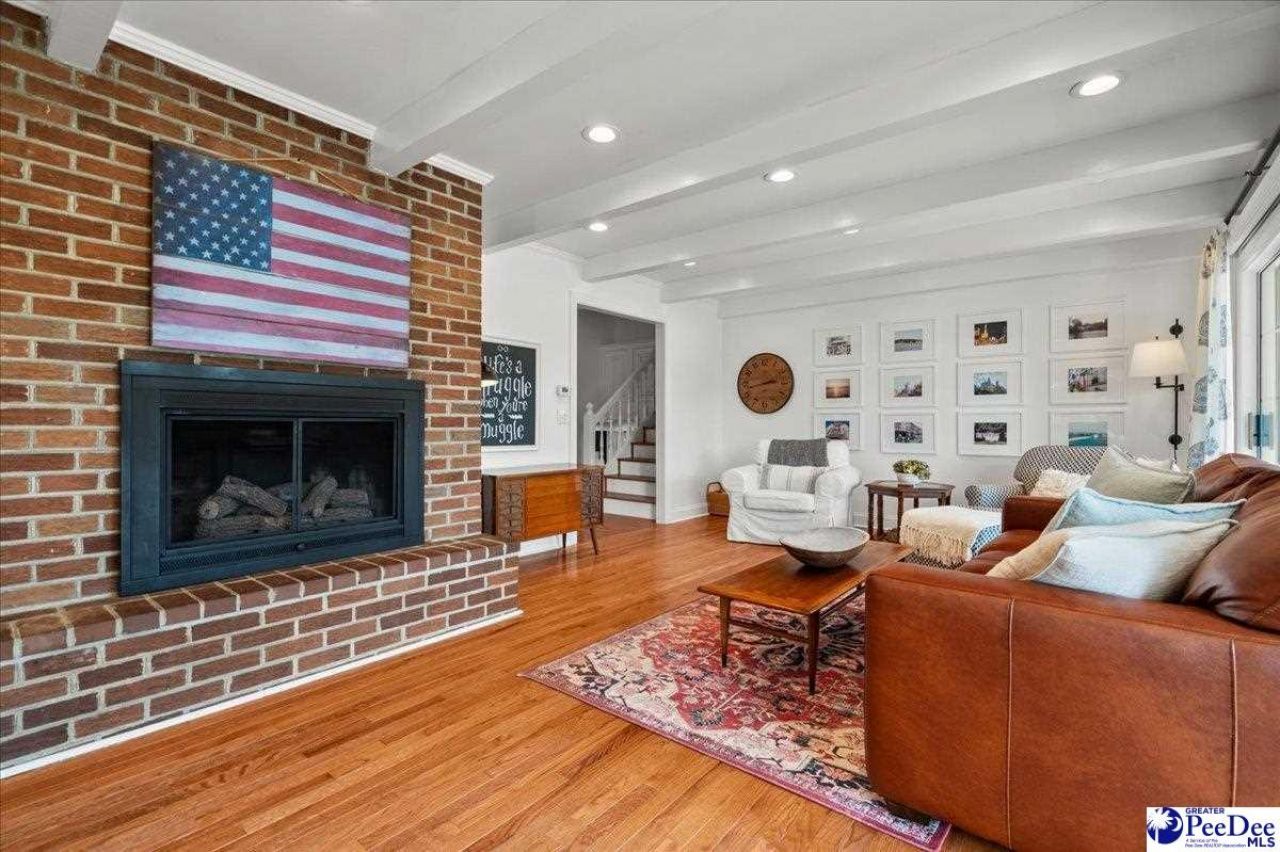 482 Country Club Dr. Photo 11