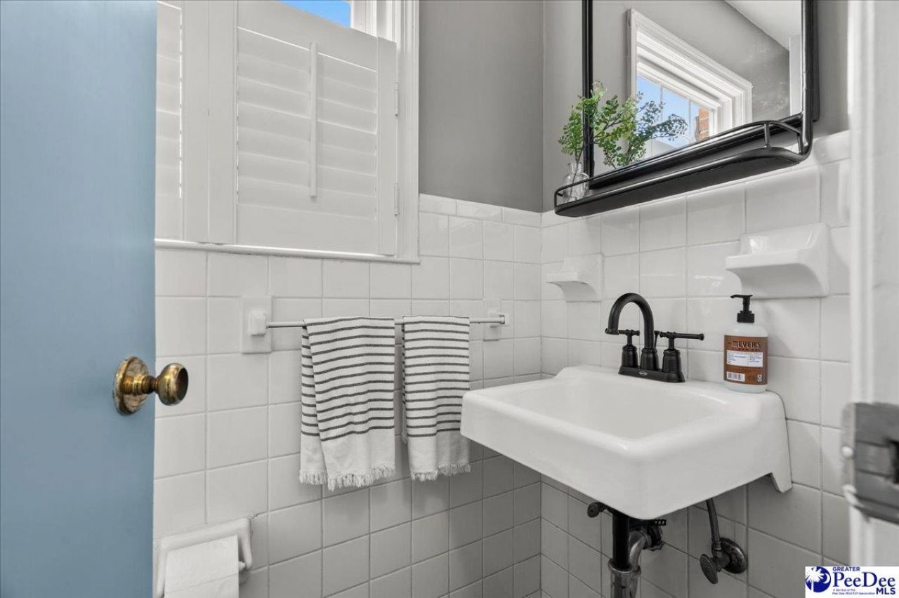 482 Country Club Dr. Photo 22