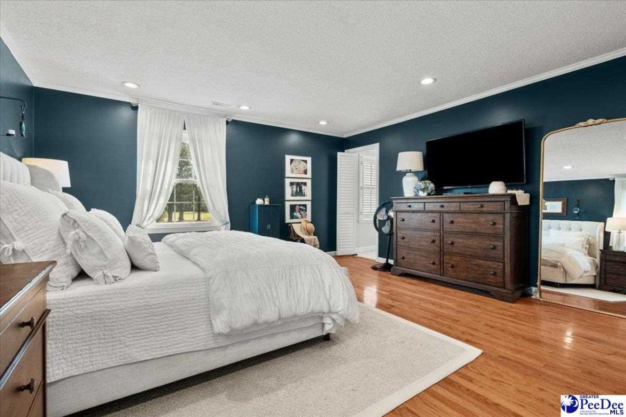 482 Country Club Dr. Photo 32