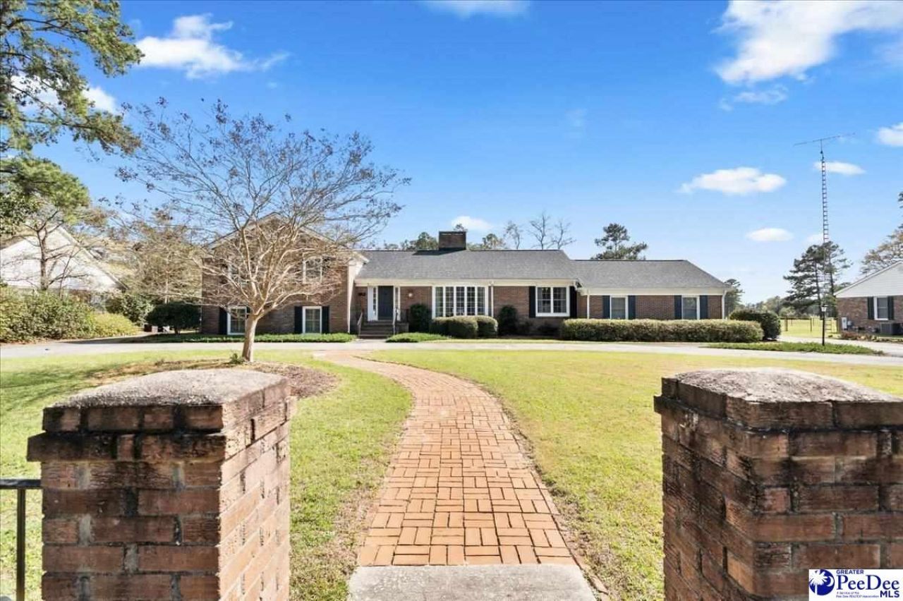 482 Country Club Dr. Photo 4