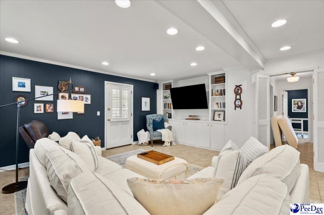 482 Country Club Dr. Photo 49