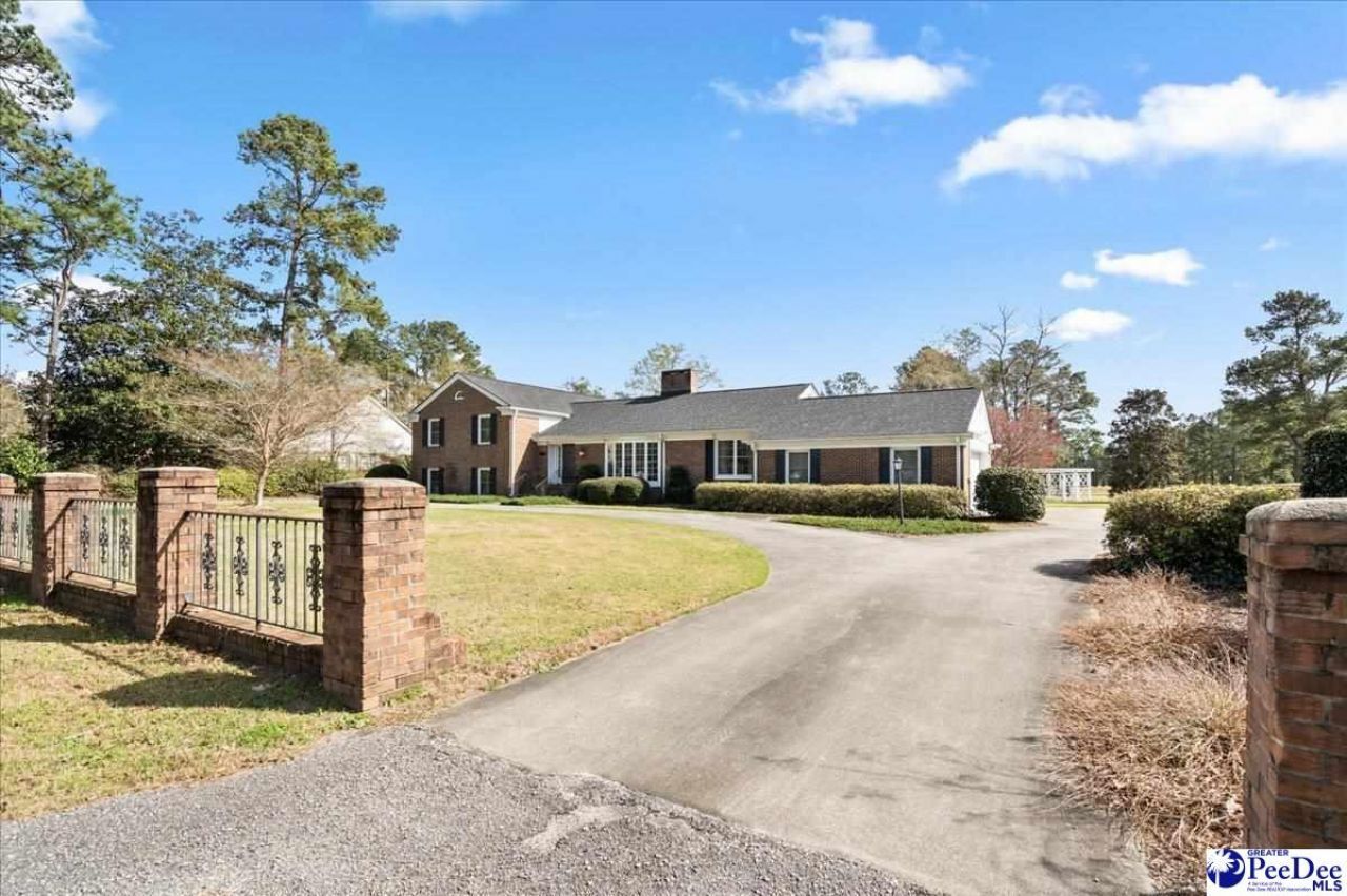 482 Country Club Dr. Photo 5