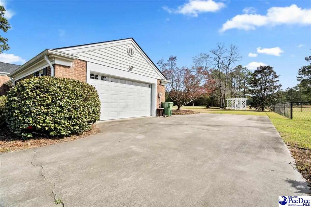 482 Country Club Dr. Photo 6